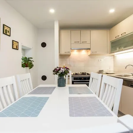 Stylish In The Center Of アパート ザダル