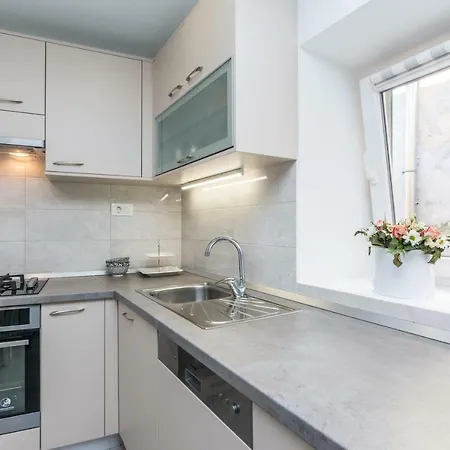 Stylish In The Center Of شقة