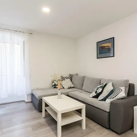 Stylish In The Center Of زادار