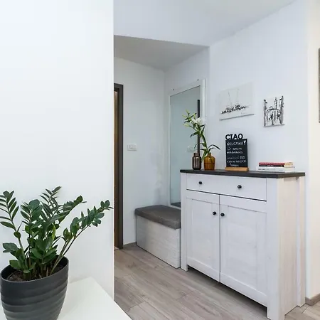 Stylish In The Center Of شقة