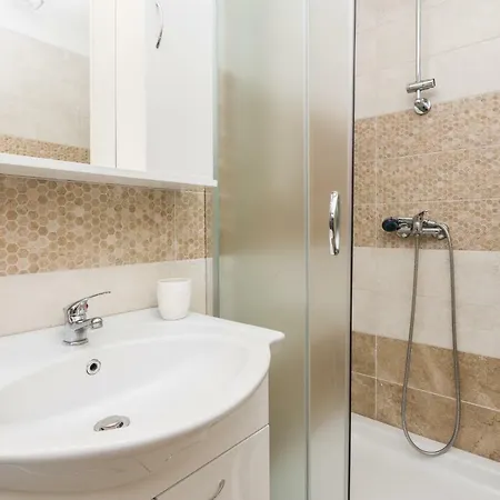 Stylish In The Center Of * زادار