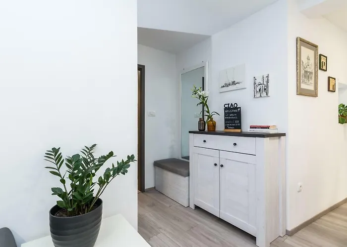 Stylish In The Center Of شقة