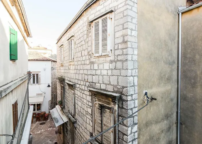 Stylish In The Center Of زادار